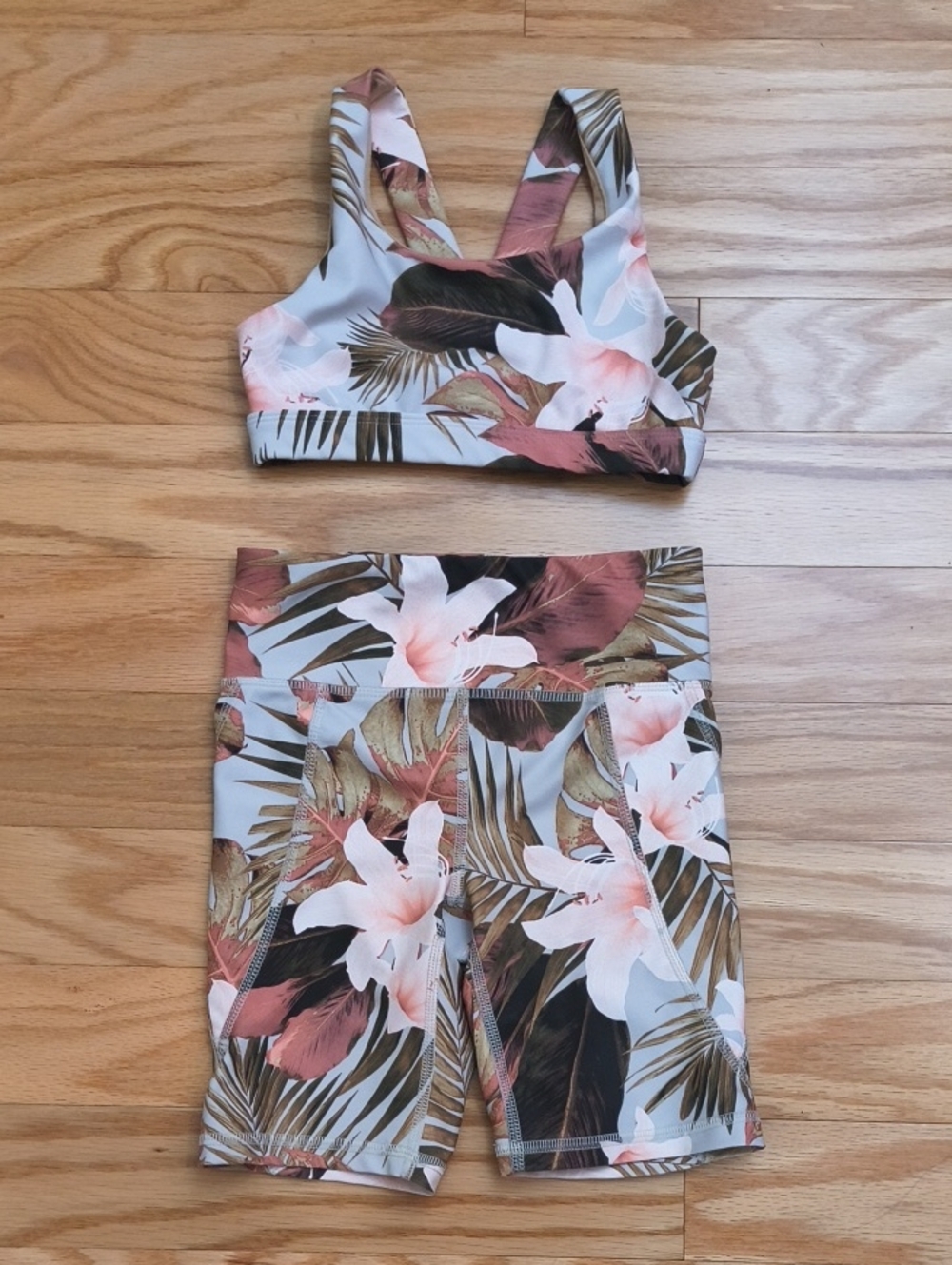 Old Navy Girls Palm Print Sports Bra & Biker Shorts Set Size S 6/7 EUC